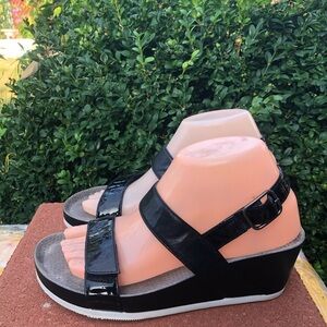 SoftWalk womens Black Ankle Strap Hart Wedge Sandals Size 7W